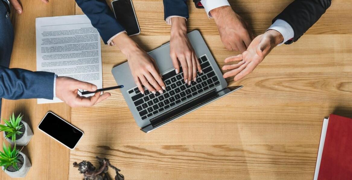 Jakie dokumenty są potrzebne do uzyskania pomocy prawnej online?