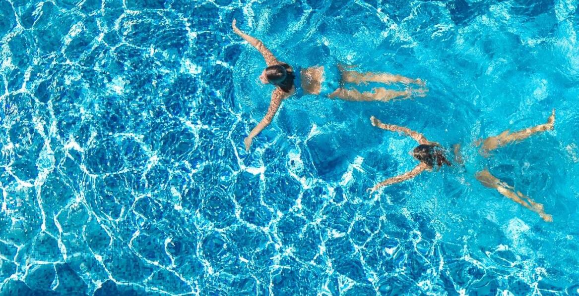 Jakie techniki poprawiające technikę pływania oferujemy dla dorosłych we Wrocławiu?