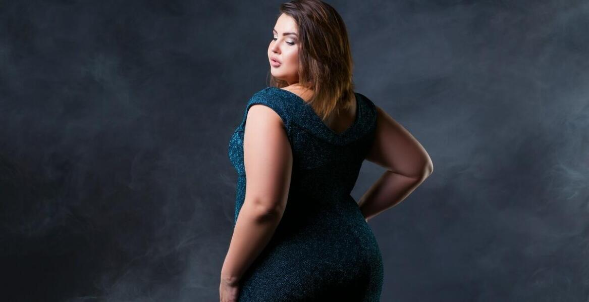 Modne marynarki w rozmiarach XXL - jak je nosić, aby wyglądać elegancko?