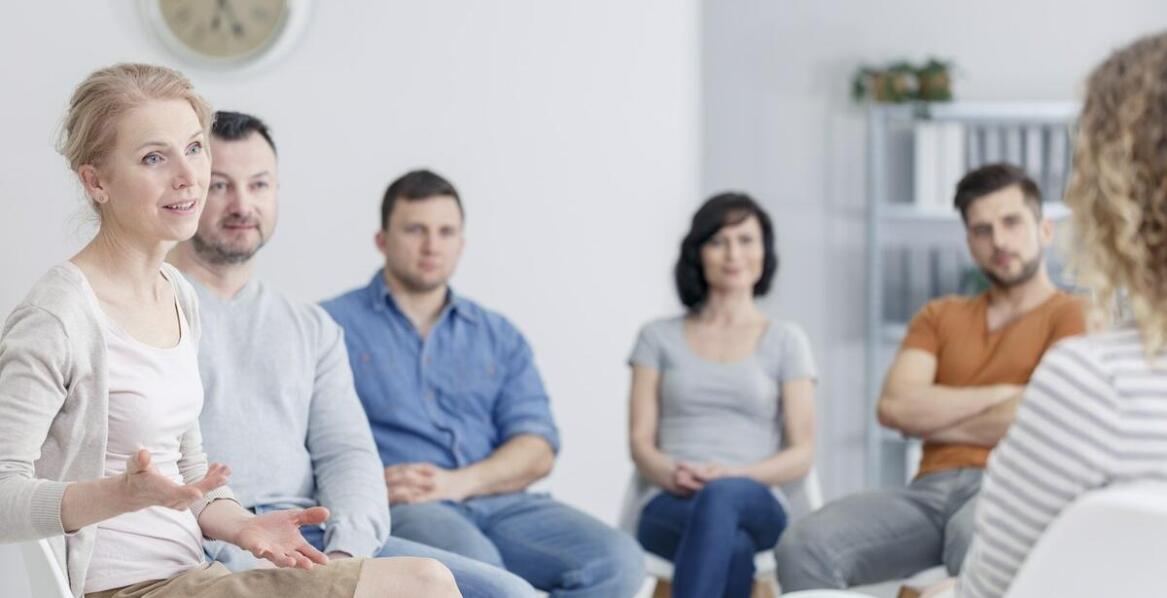 Dlaczego warto korzystać z oferty szkoleń online dla przyszłych opiekunów dziecięcych?