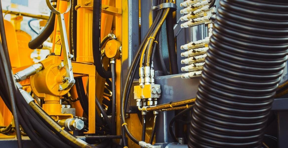 Jakie są zalety mobilnych systemów filtracji oleju hydraulicznego?