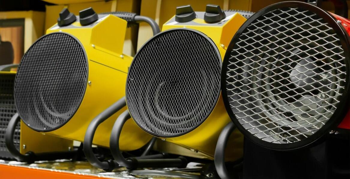 Wynajem olejowych promienników – korzyści dla firm budowlanych i remontowych