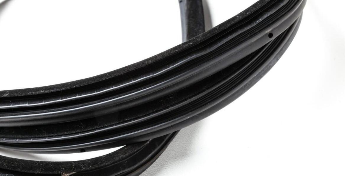 Taśma neoprenowa samoprzylepna w systemach wentylacyjnych – korzyści dla użytkowników