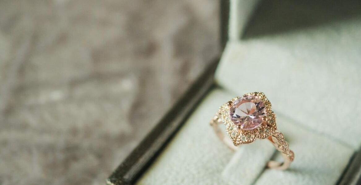 Jakie są różnice między złotym łańcuszkiem 14k a wyższymi próbami złota?