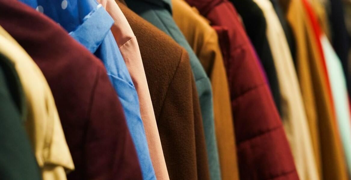 Dlaczego eleganckie koszule są must-have w każdej szafie?