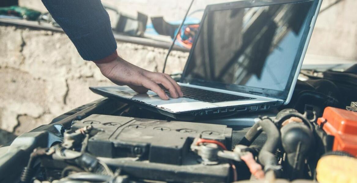 Jak diagnostyka komputerowa wspiera efektywność serwisu maszyn budowlanych w Mazowieckiem?