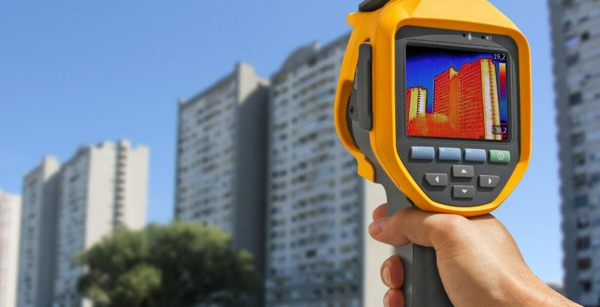 Kamery termowizyjne a inspekcje budowlane – kluczowe korzyści dla inwestorów z Krakowa