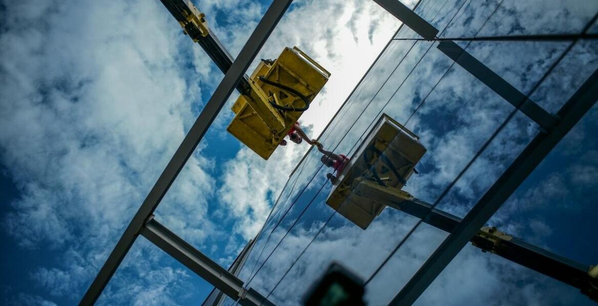 Przegląd najlepszych praktyk dotyczących instalacji świetlików dachowych dwuspadowych