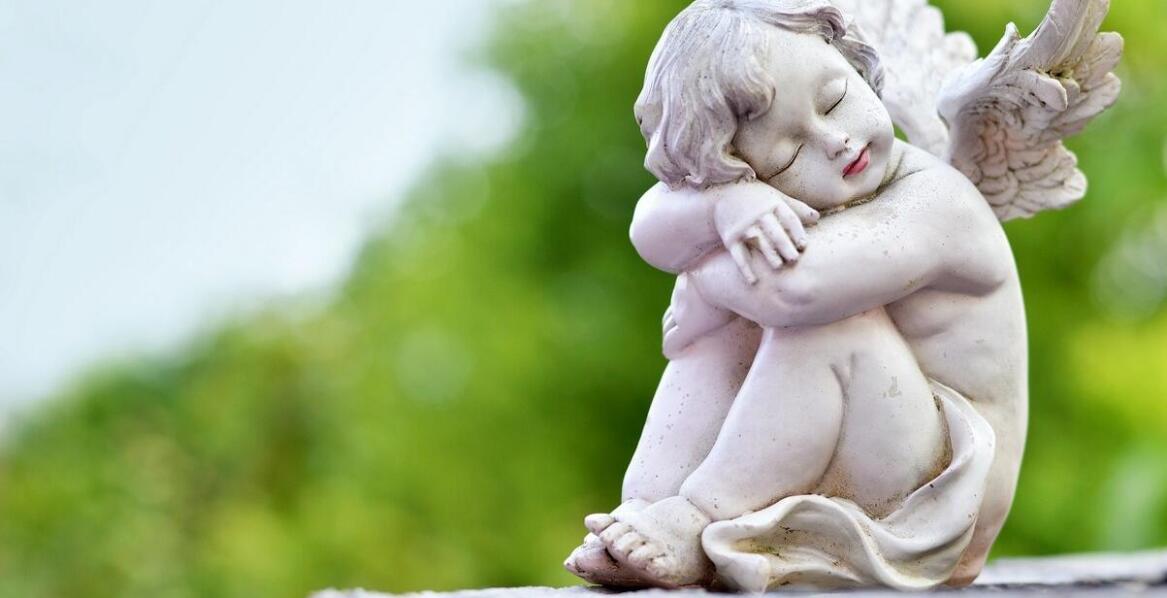 Jakie trendy w projektowaniu nagrobków dziecięcych dominują obecnie?