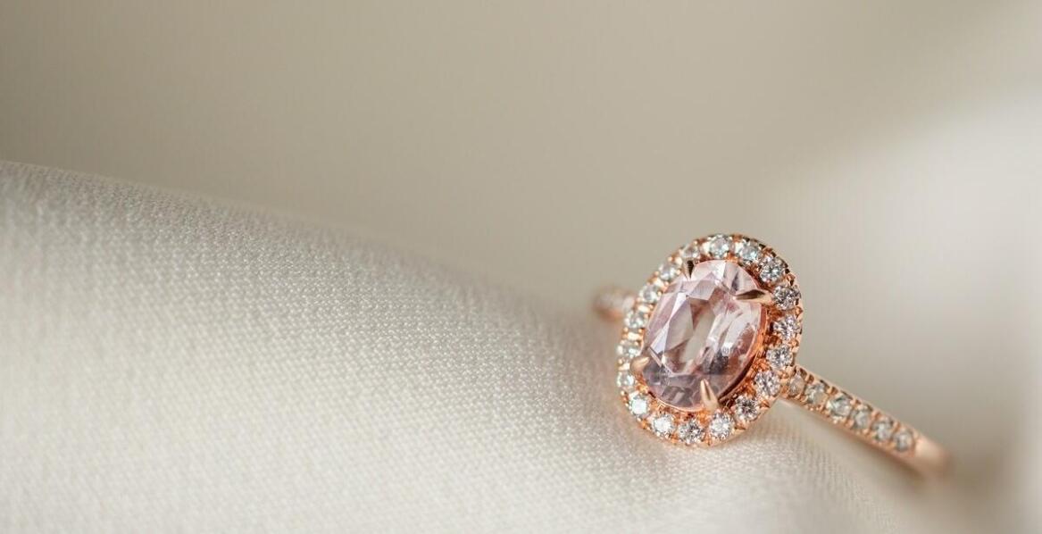 Dlaczego warto inwestować w biżuterię, która przetrwa pokolenia?