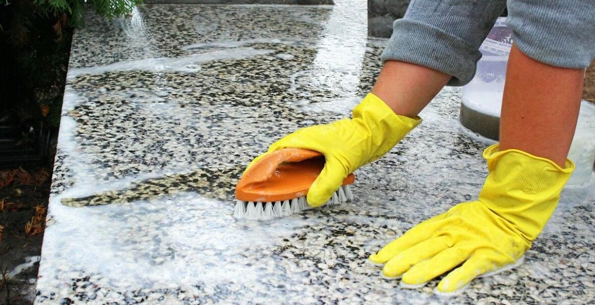 Jak skutecznie wyczyścić baterie z kamienia wapiennego? Praktyczne porady dla każdego użytkownika