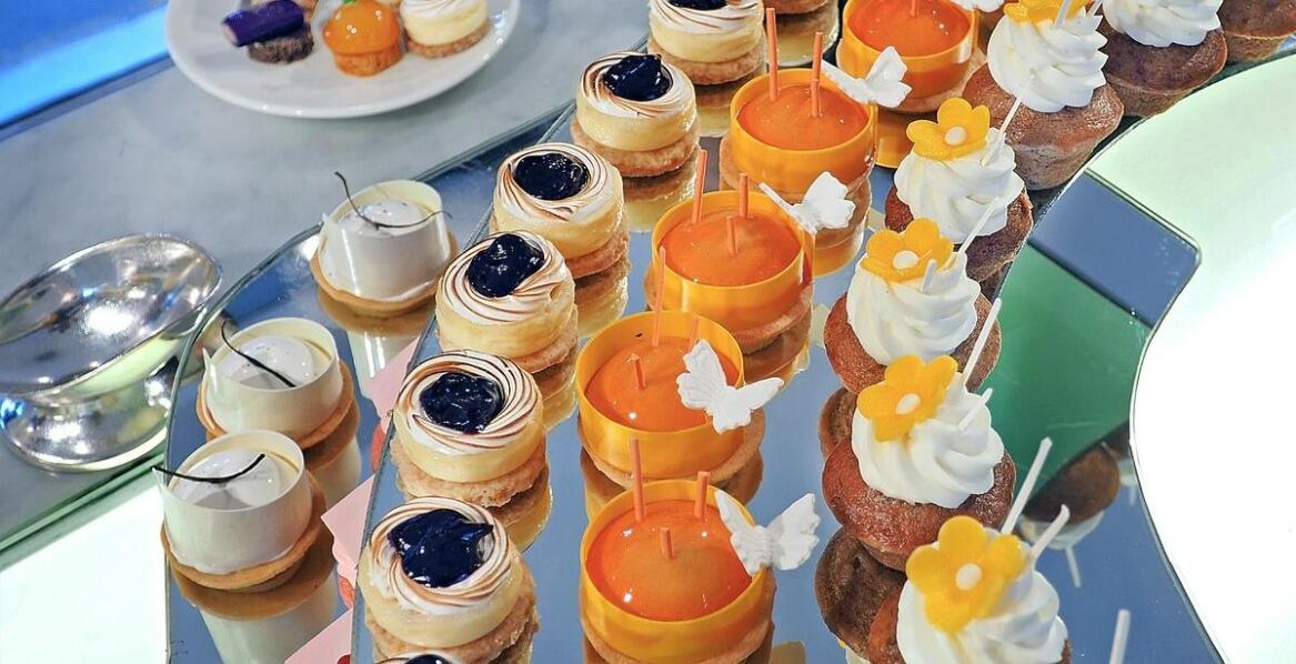 Personalizacja stołu słodkości - jak dostosować aranżację do motywu przewodniego?