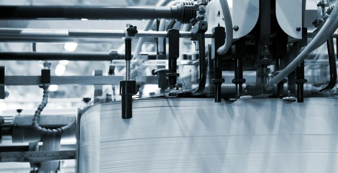 Dlaczego warto zainwestować w kartoniarkę dla zwiększenia wydajności produkcji?