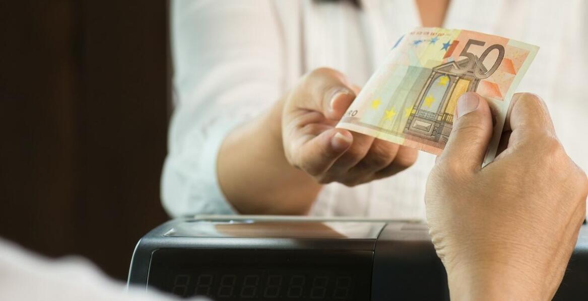 Wymiana walut w miejscach turystycznych: na co zwrócić uwagę?