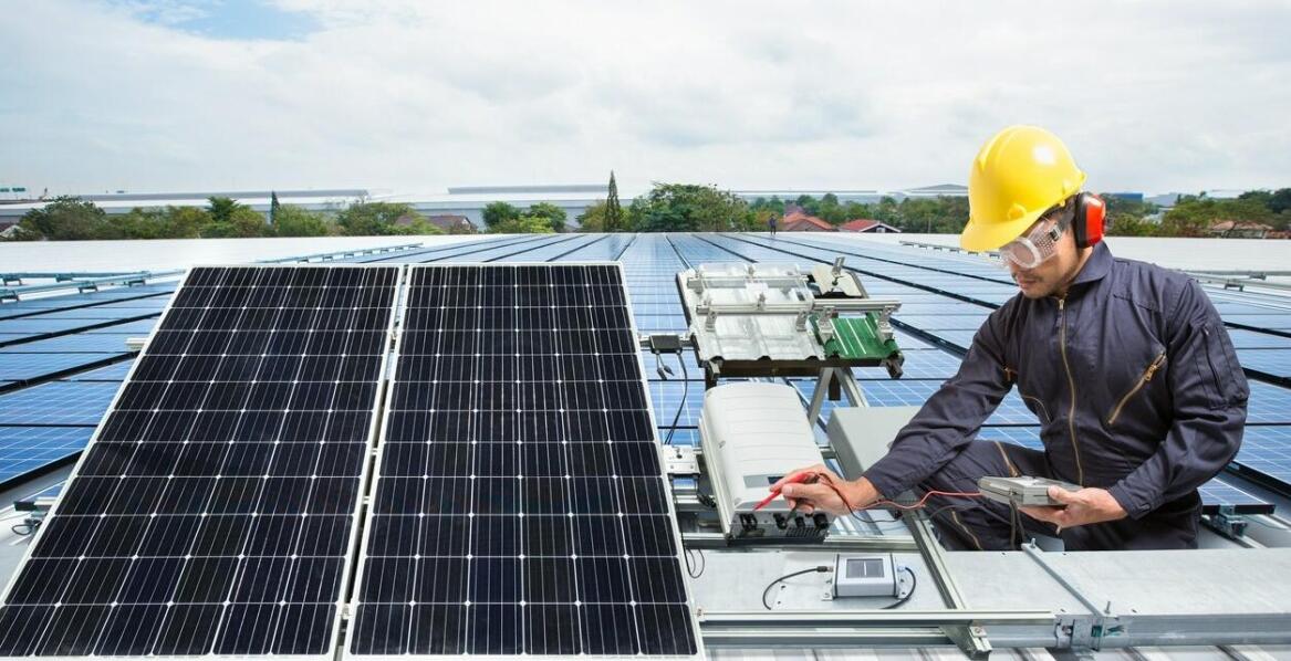 Jakie są najczęstsze błędy przy montażu paneli na blasze trapezowej?