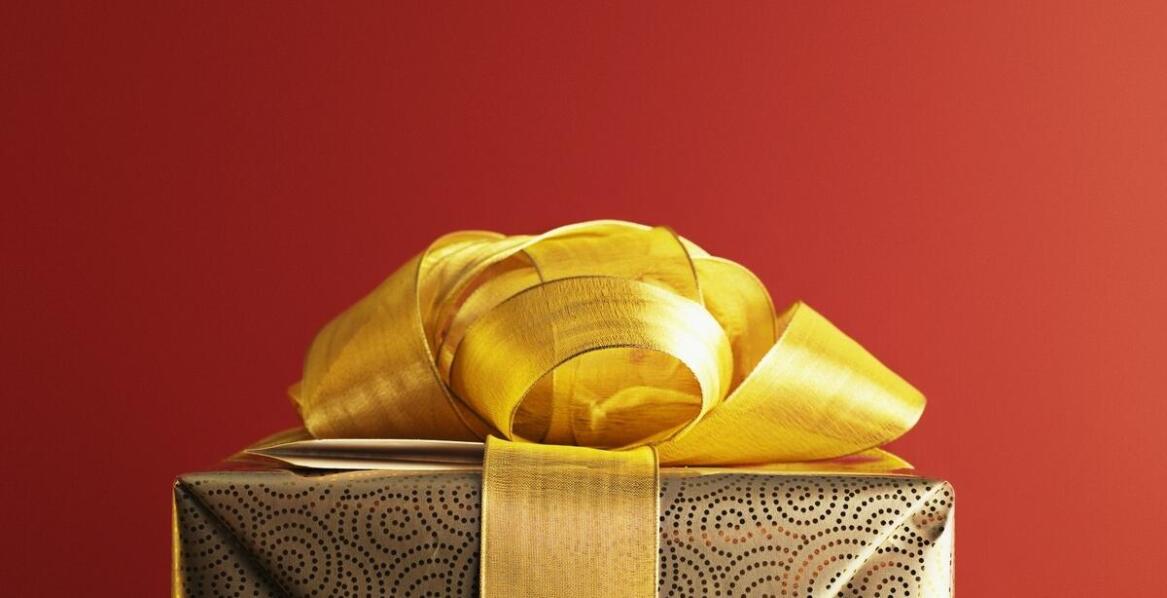 Jakie okazje sprzyjają wręczeniu zegarka z kokardą z wstążki?