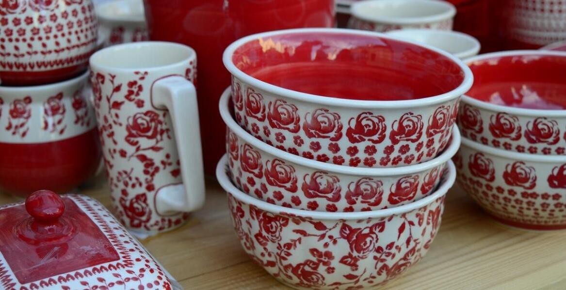 Dlaczego porcelana reklamowa jest idealnym rozwiązaniem na wydarzenia branżowe?