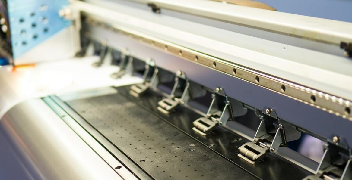 Jak skaner wielkoformatowy może usprawnić procesy w biurze?