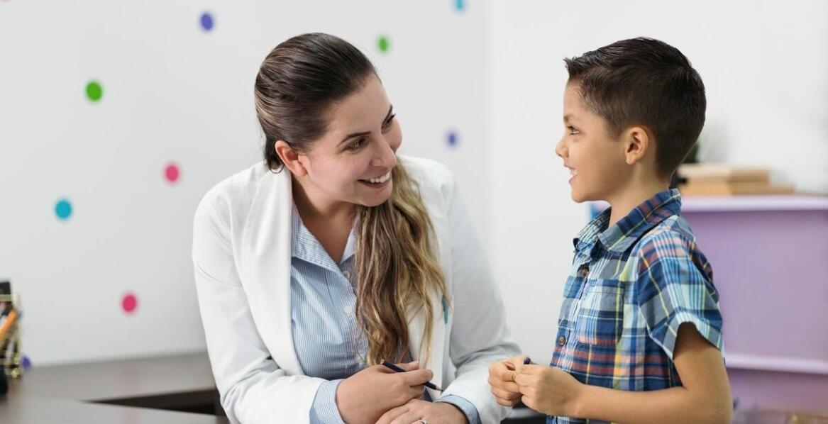 Neuroflow czy Tomatis – co wybrać dla dziecka z trudnościami w przyswajaniu języka?