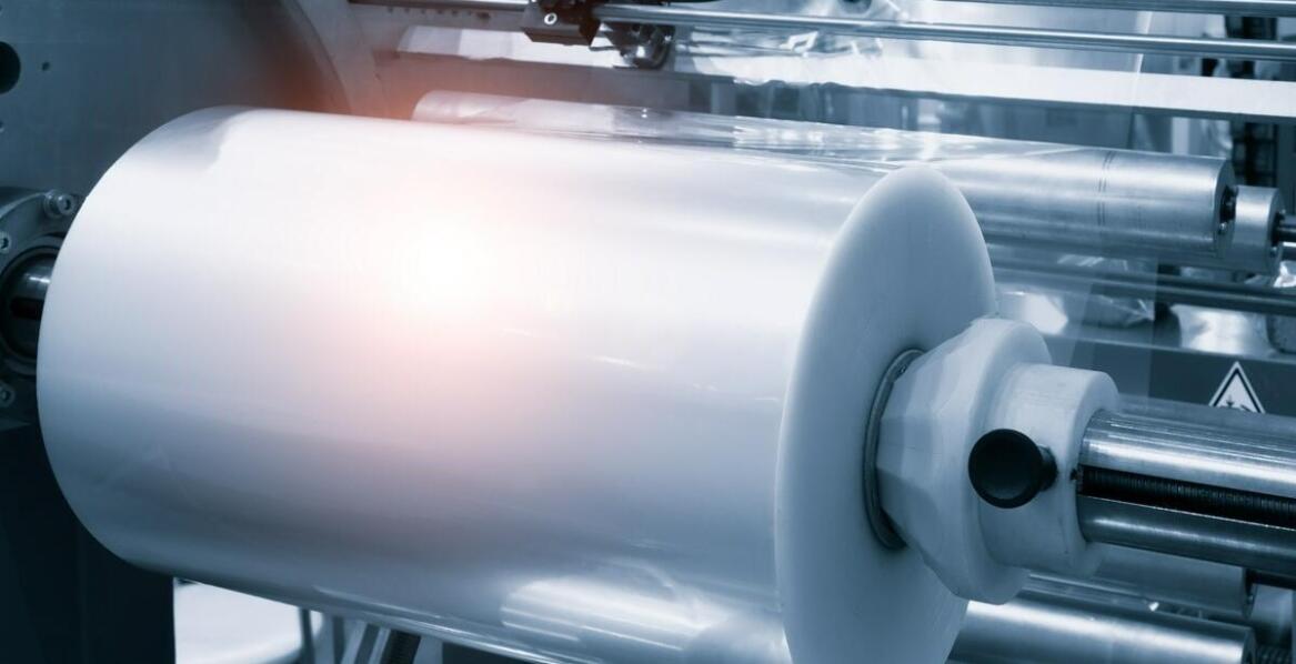 Jak foliowanie wpływa na proces pakowania zestawów promocyjnych?