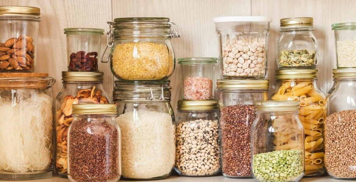 Jakie są najczęstsze zastosowania słoików szklanych w przemyśle spożywczym?