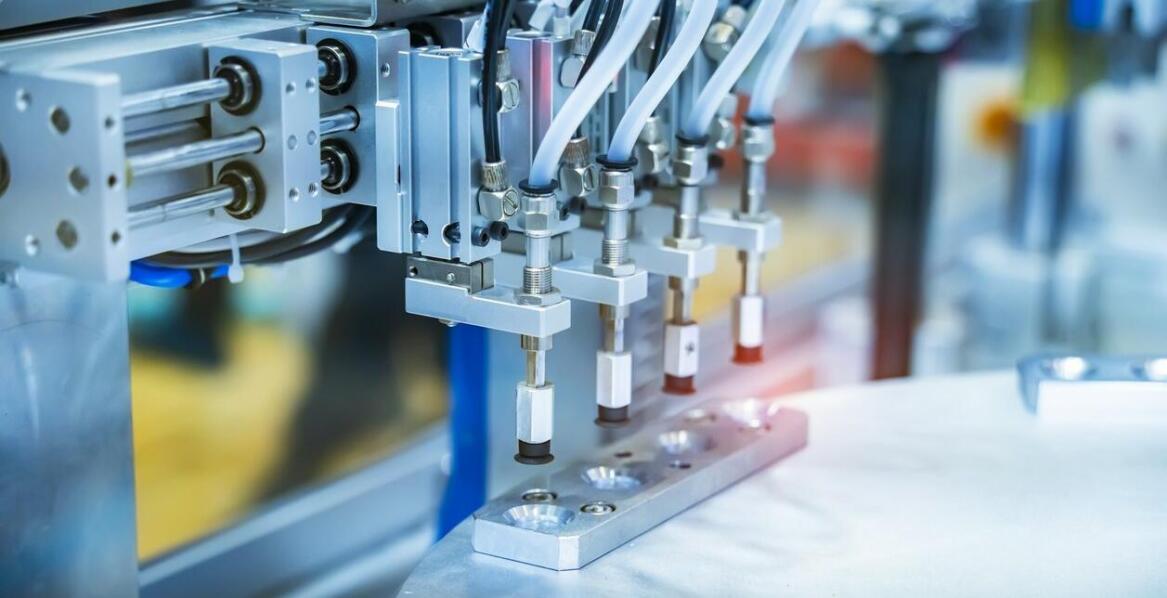 Jakie są kluczowe zastosowania szczotek przemysłowych w różnych branżach?