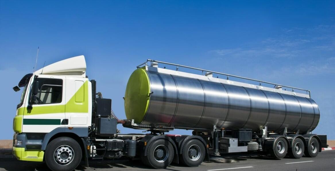 Kluczowe cechy zbiorników na adblue, które zapewniają bezpieczeństwo użytkowania