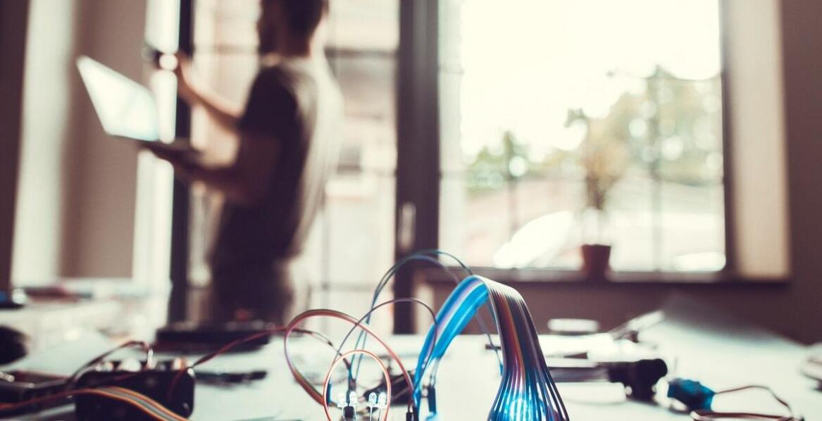 Jakie są zalety profesjonalnego montażu systemów zabezpieczeń?