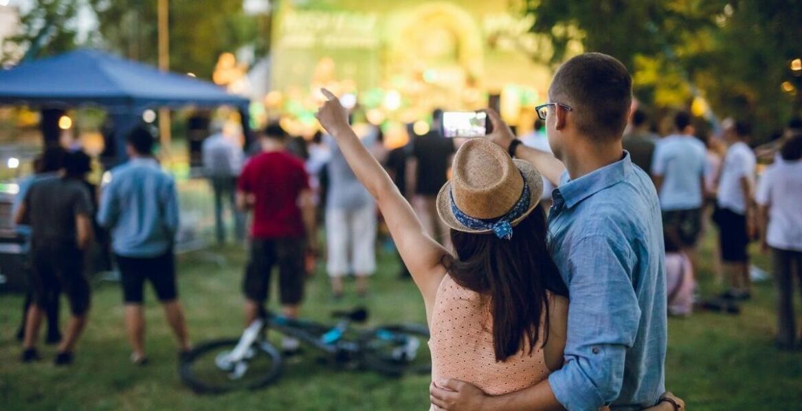 Wynajem telebimów na konferencje: jak zwiększyć zaangażowanie uczestników?