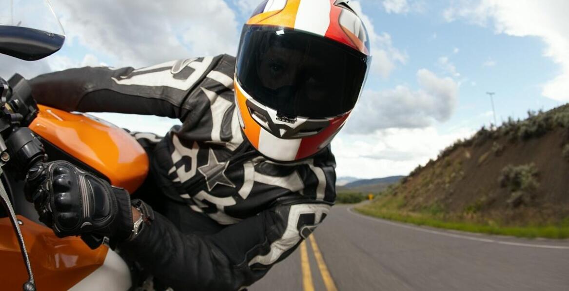 Jakie gadżety motocyklowe ułatwiają codzienną jazdę?