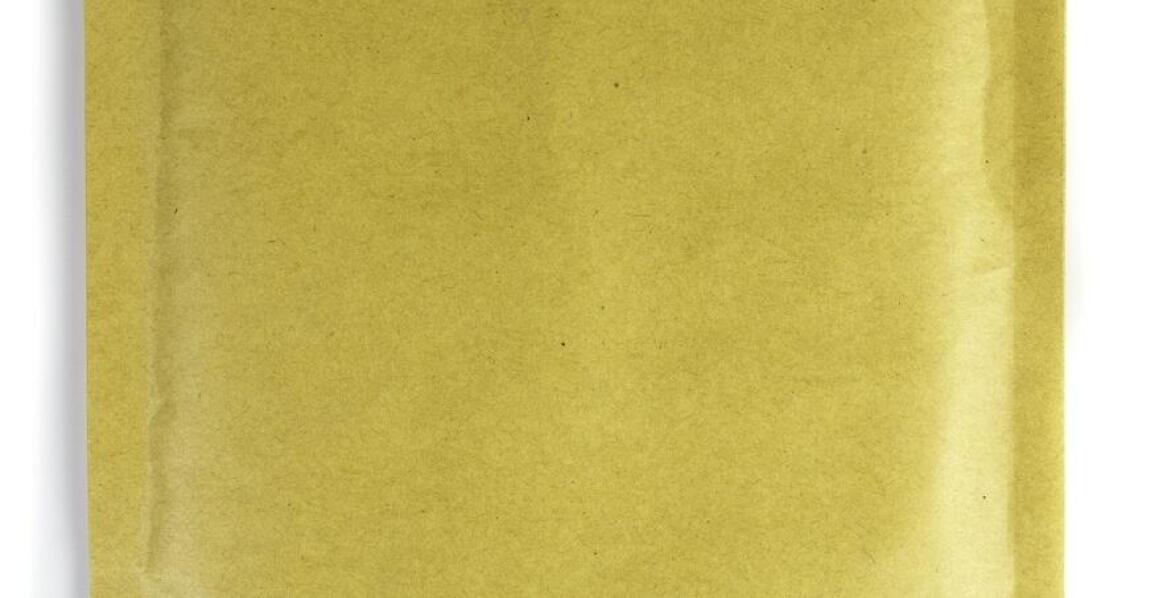 Jakie korzyści płyną z zamawiania indywidualnych nadruków na kopertach kurierskich?