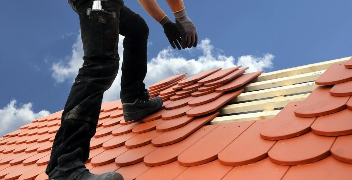 Dachówka kamienna a energooszczędność budynku – jakie korzyści niesie ze sobą ten wybór?