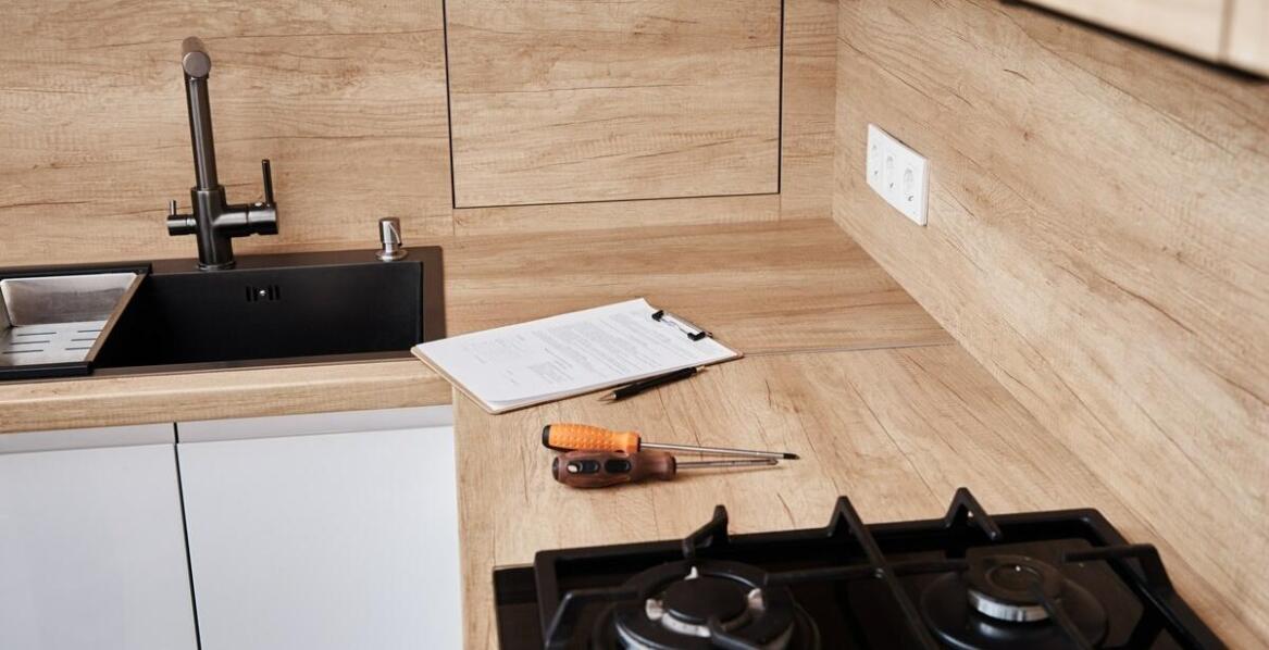 Jakie są kluczowe aspekty wyboru odpowiedniego serwisu do naprawy kuchenek?