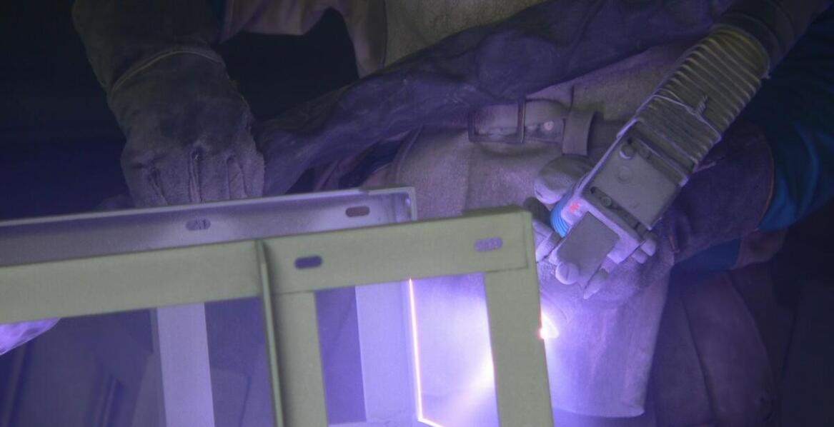 Jak śrutowanie konstrukcji stalowych wpływa na ich wytrzymałość i odporność na korozję?