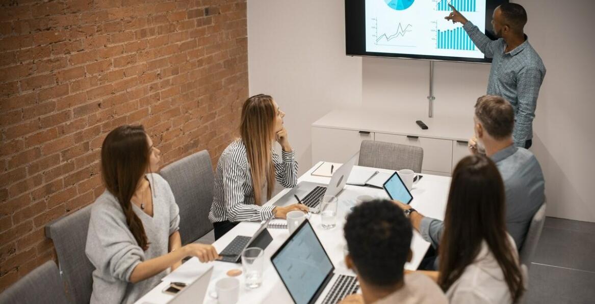 Jakie narzędzia i metody są wykorzystywane podczas szkoleń Six Sigma White Belt?