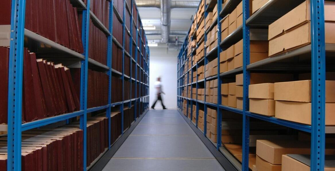Trendy w projektowaniu regałów z napędem elektrycznym – co jest aktualnie popularne?