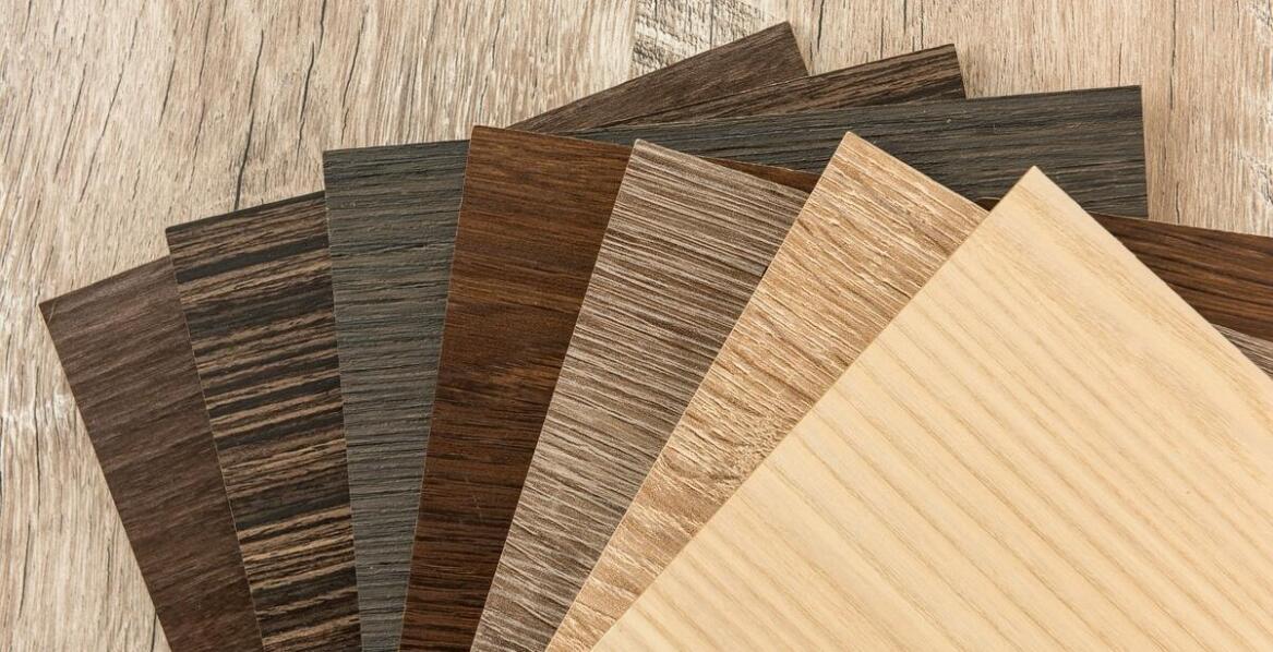 Przykłady zastosowania płyt laminowanych w nowoczesnym designie wnętrz