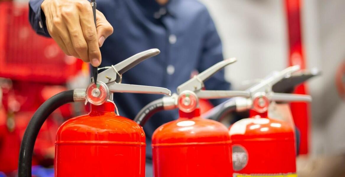 Dlaczego gaśnice przewoźne są niezbędnym wyposażeniem w transporcie?