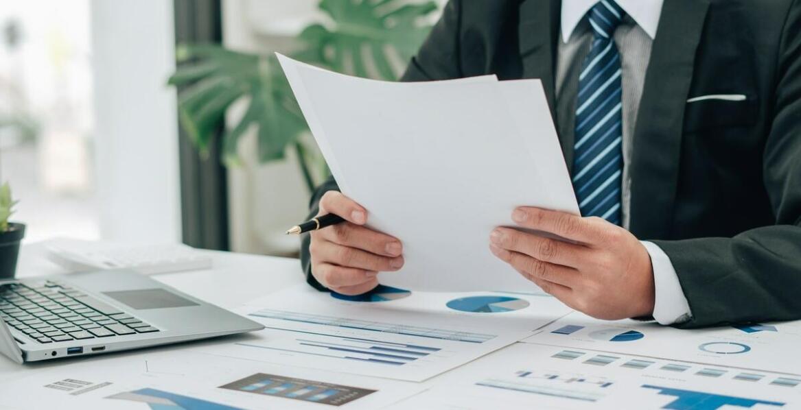 Zajęcie rzeczoznawcy a analiza rynku nieruchomości – co jest ważne?