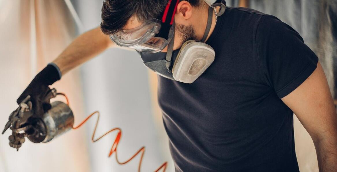 Jakie cechy powinny mieć idealne okulary przeciwpyłowe do pracy?