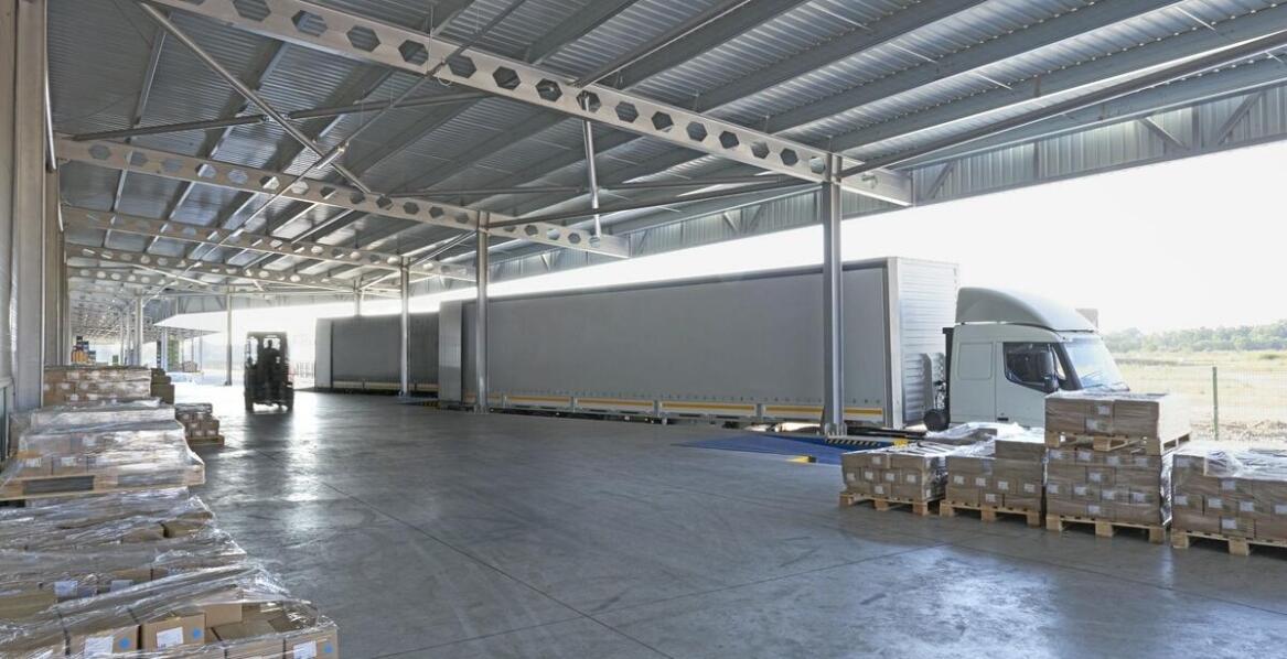 Fracht międzynarodowy – jak zorganizować transport towarów na europaletach?