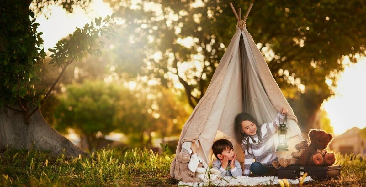 Auto dla dzieci Mercedes dzip jako inspiracja do kreatywnych zabaw w plenerze