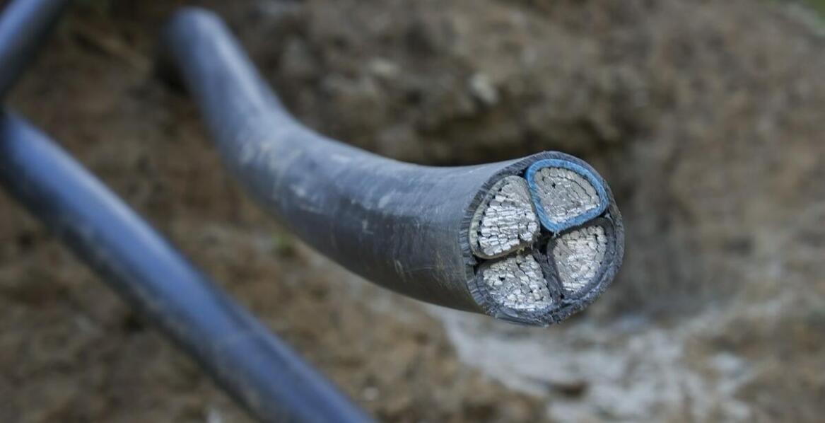 Odszkodowanie za słup elektryczny – jak długo trwa proces ubiegania się o rekompensatę?