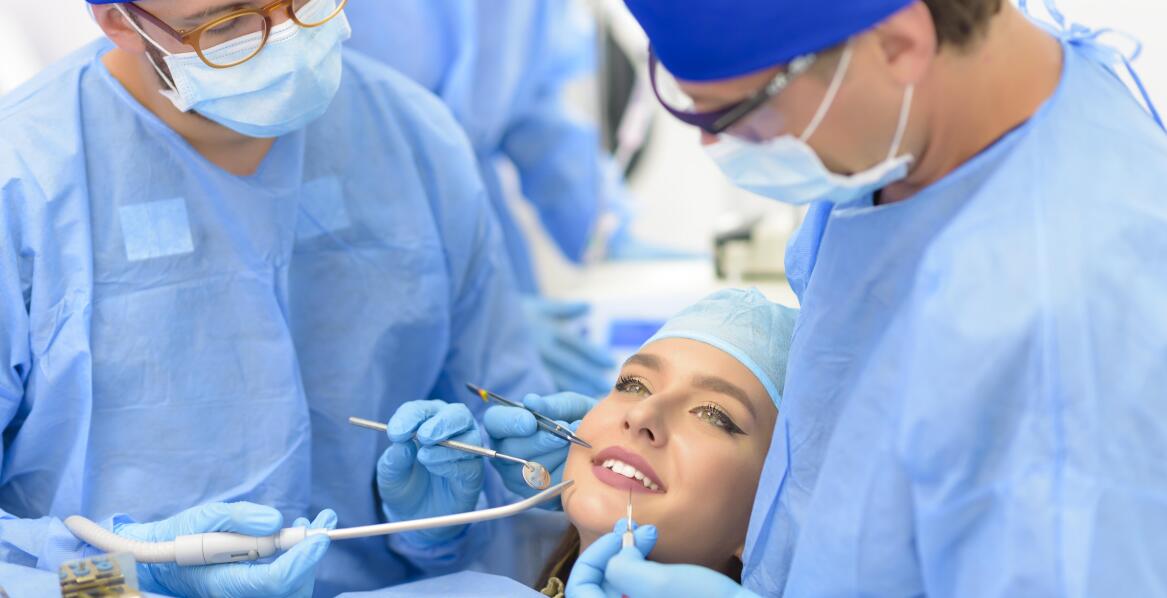 Jakie zabiegi są wykonywane w ramach chirurgii stomatologicznej?