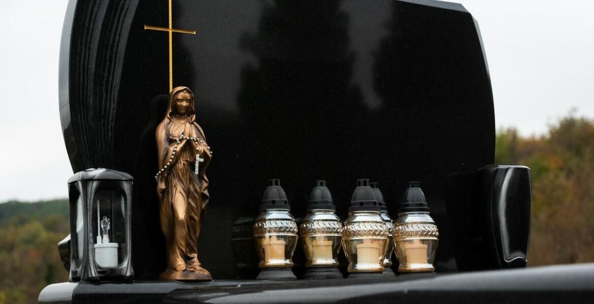 Jak ubrać się na pogrzeb? Wskazówki