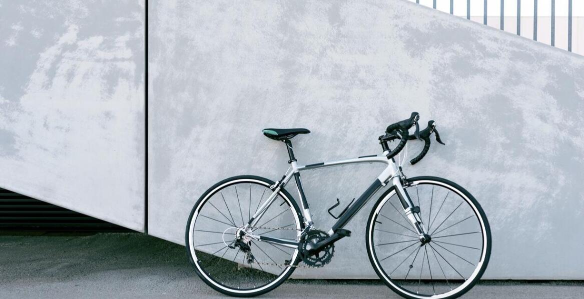 Jakie są korzyści z używania pokrowca na rower wodoszczelnego podczas transportu?