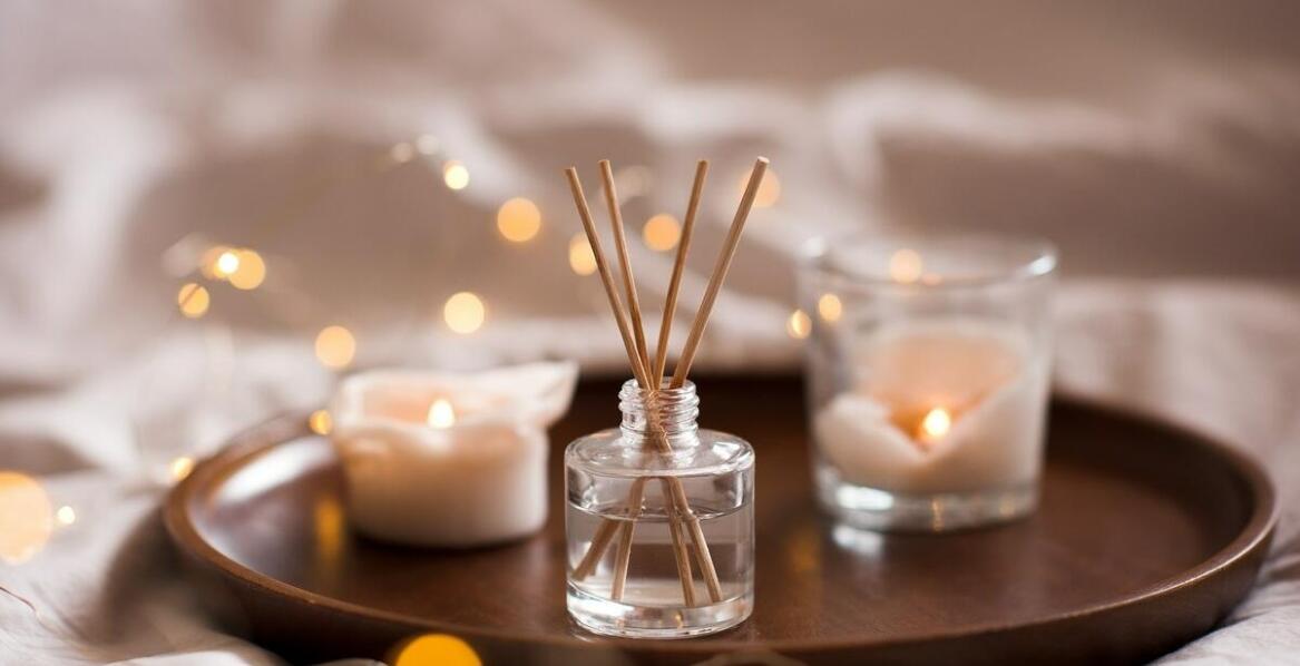 Kadzidełka a aromaterapia – jakie są różnice i korzyści?