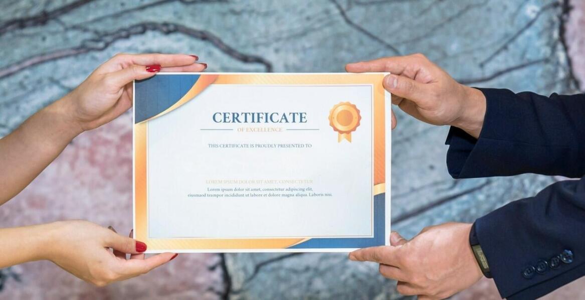 Ramki na dyplomy i certyfikaty - jak wyeksponować swoje osiągnięcia?