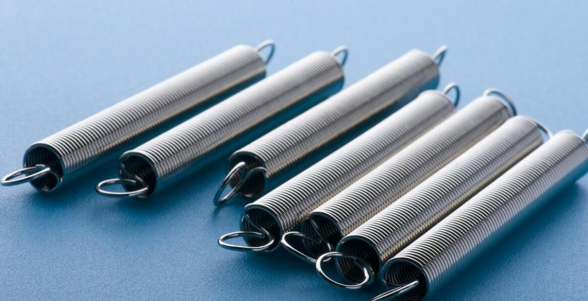 Kluczowe cechy sprężyn naciągowych i ich zastosowanie w różnych sektorach przemysłu