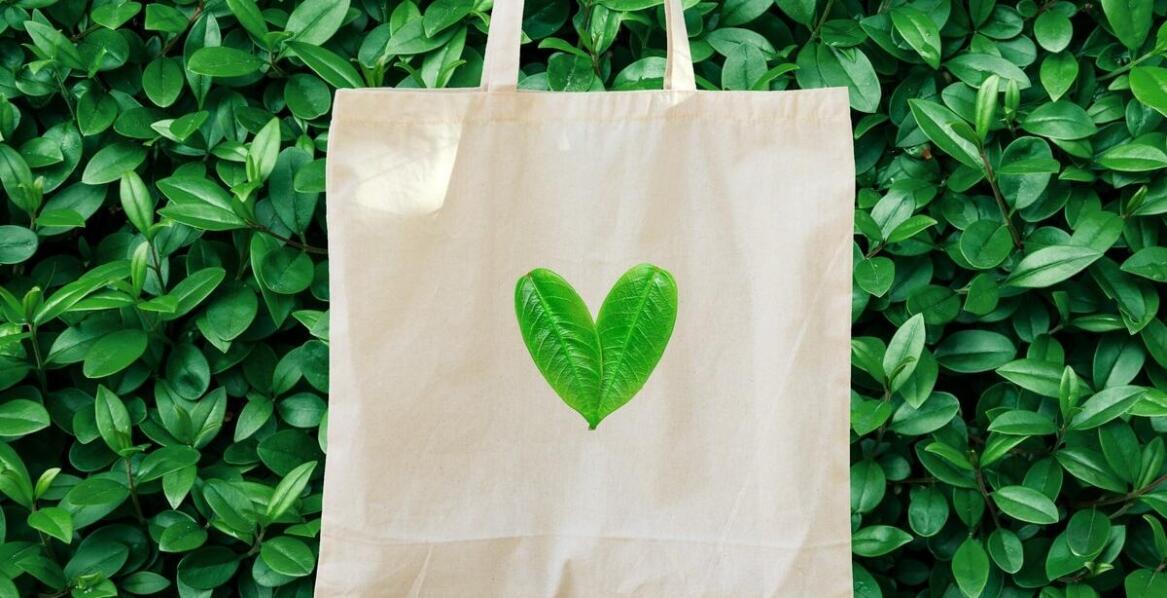 Jakie trendy dominują w projektowaniu saszetek reklamowych?